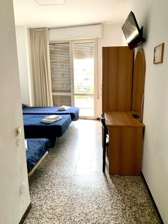 Hotel Telstar Римини Экстерьер фото