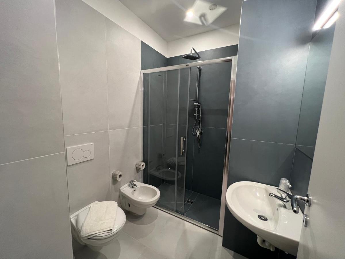 Hotel Telstar Римини Экстерьер фото