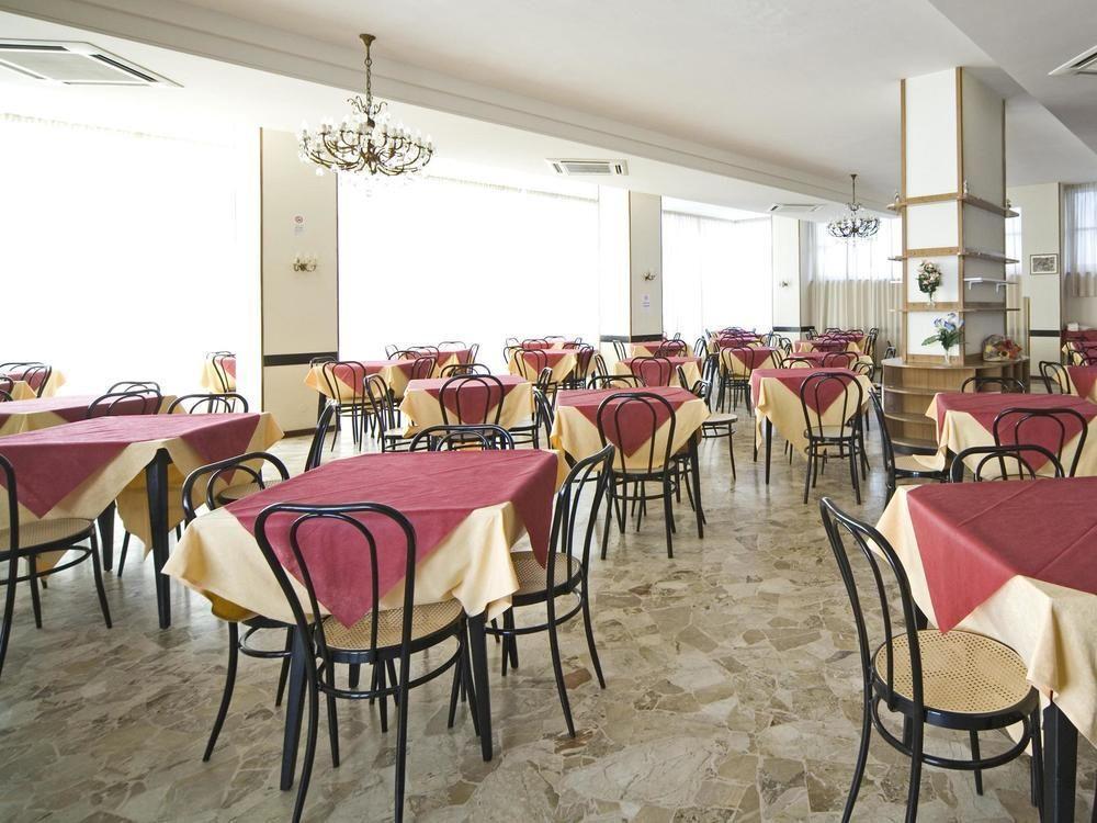 Hotel Telstar Римини Экстерьер фото
