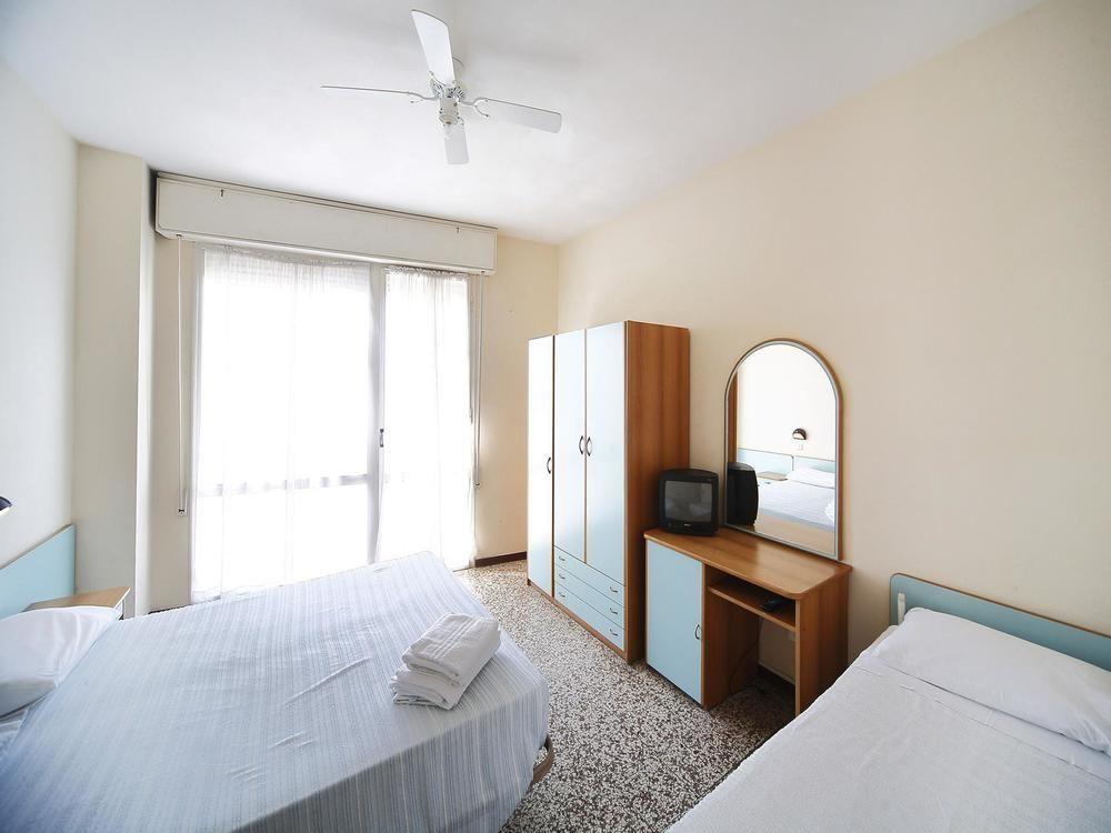 Hotel Telstar Римини Экстерьер фото