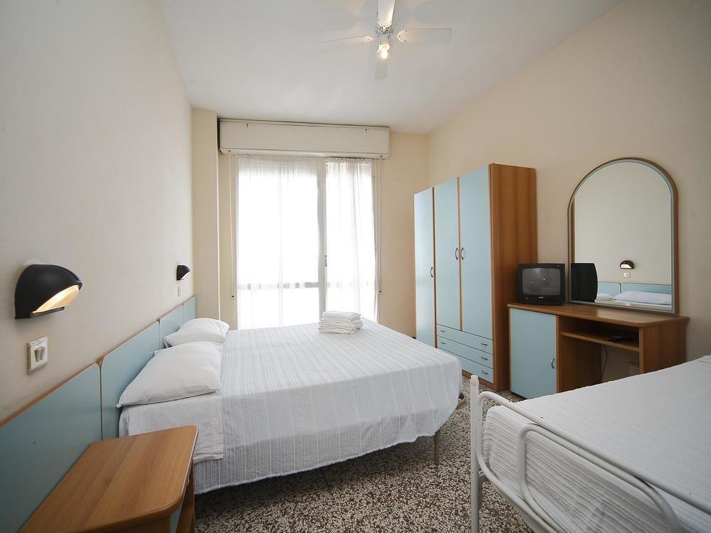 Hotel Telstar Римини Экстерьер фото