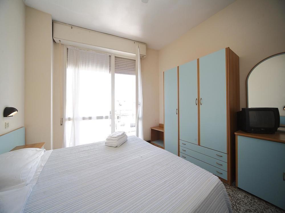 Hotel Telstar Римини Экстерьер фото