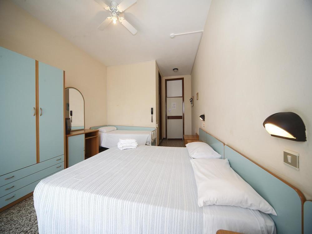 Hotel Telstar Римини Экстерьер фото