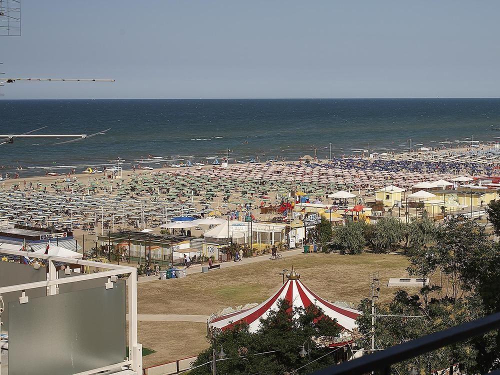 Hotel Telstar Римини Экстерьер фото