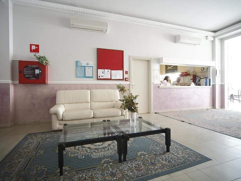 Hotel Telstar Римини Экстерьер фото