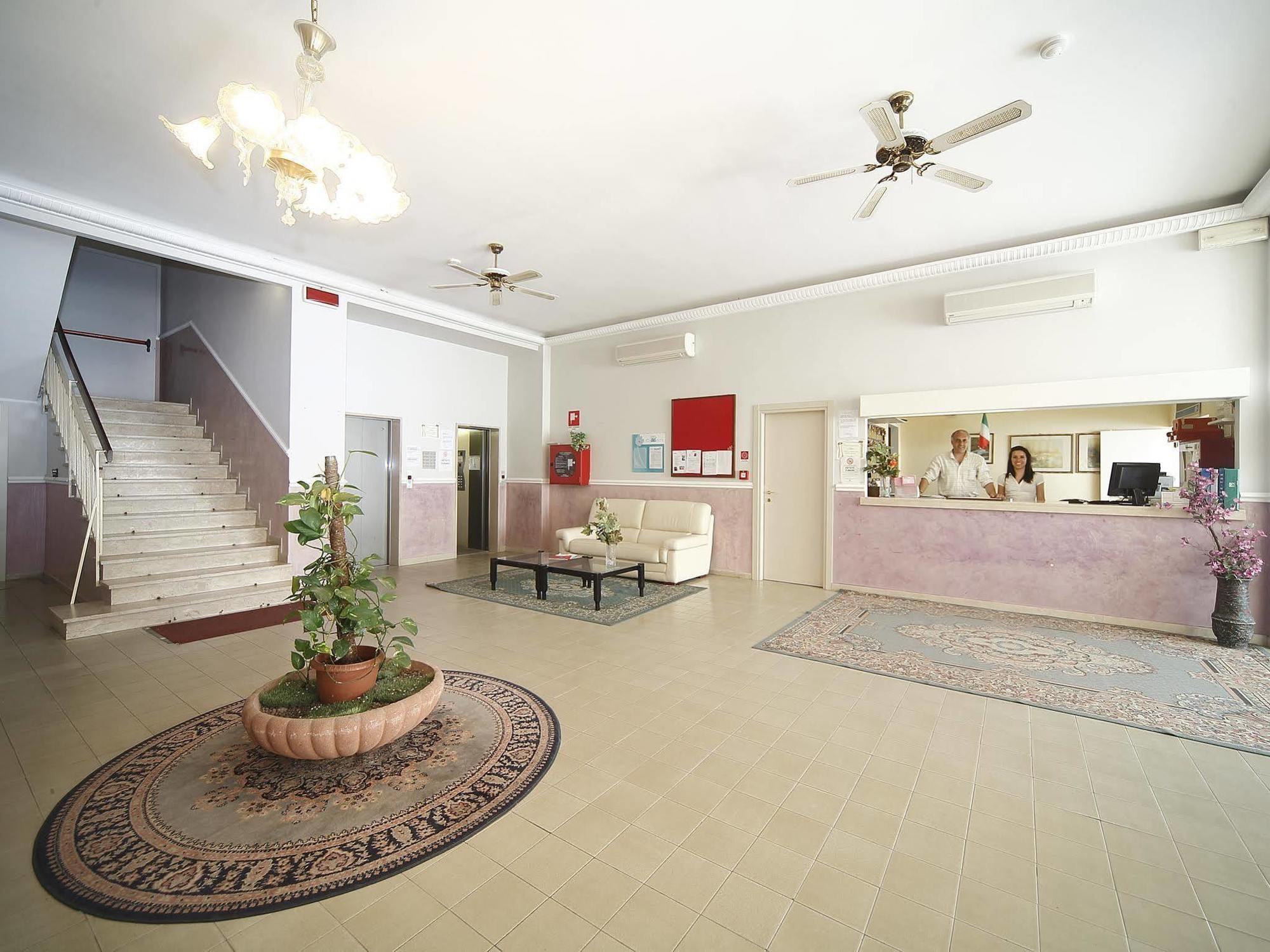Hotel Telstar Римини Экстерьер фото