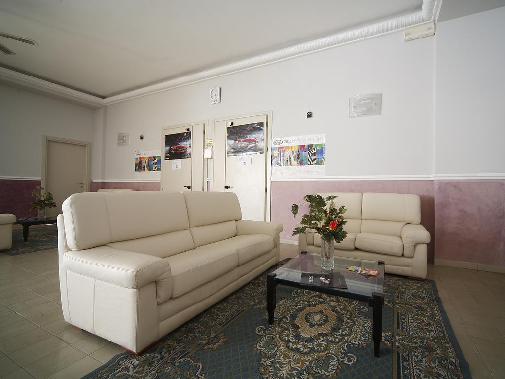 Hotel Telstar Римини Номер фото